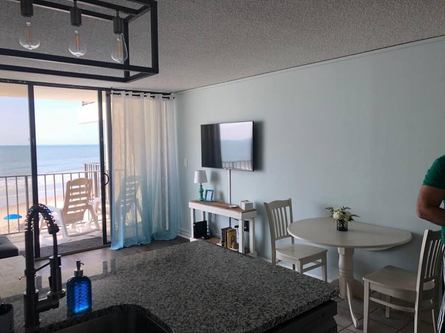 Gorgeous 2 Br/ 2 Bedroom Newly Renovated Beachfront * Myrtle Beach