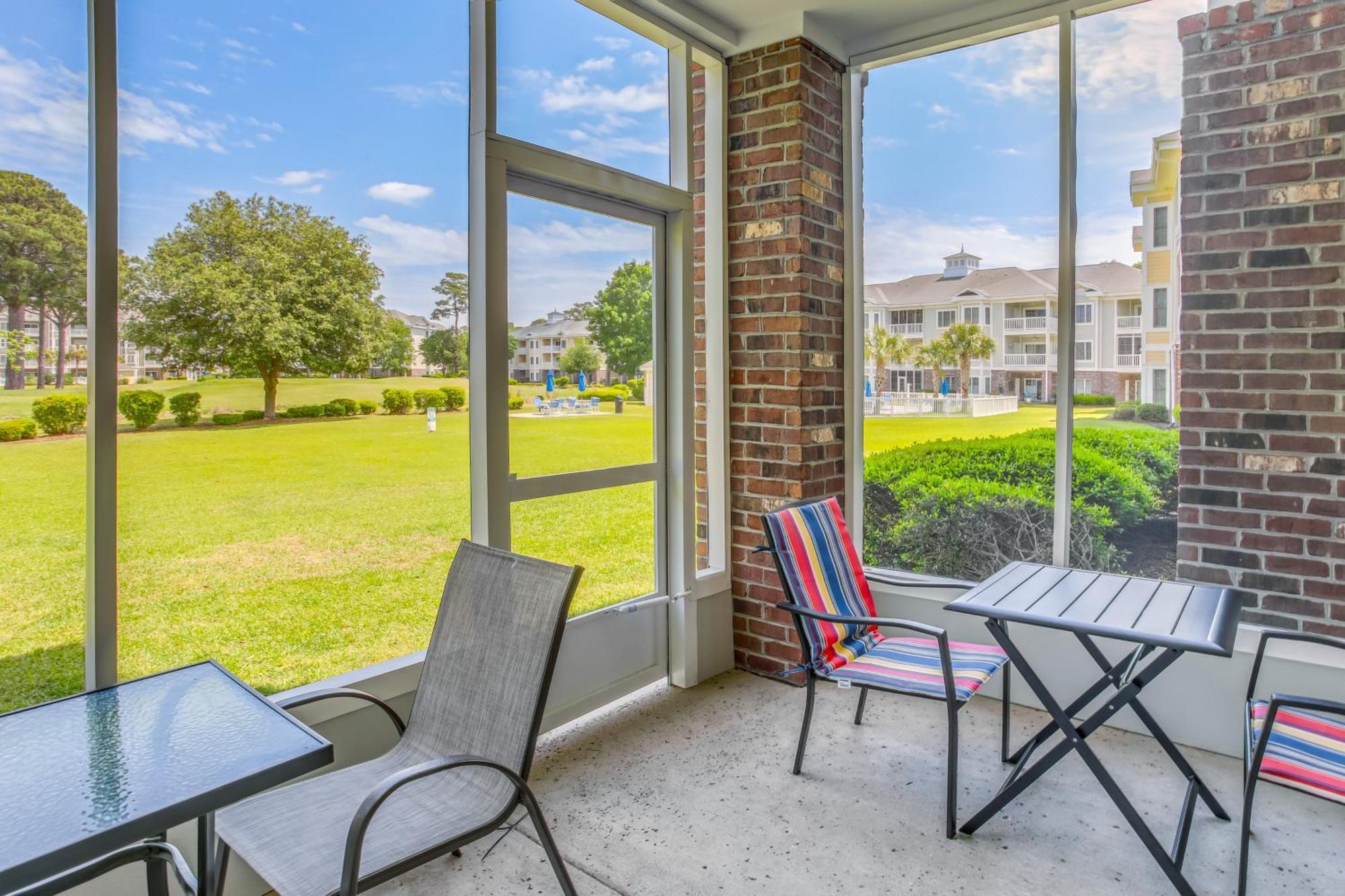 Apartment Vacation With Golf Course View *