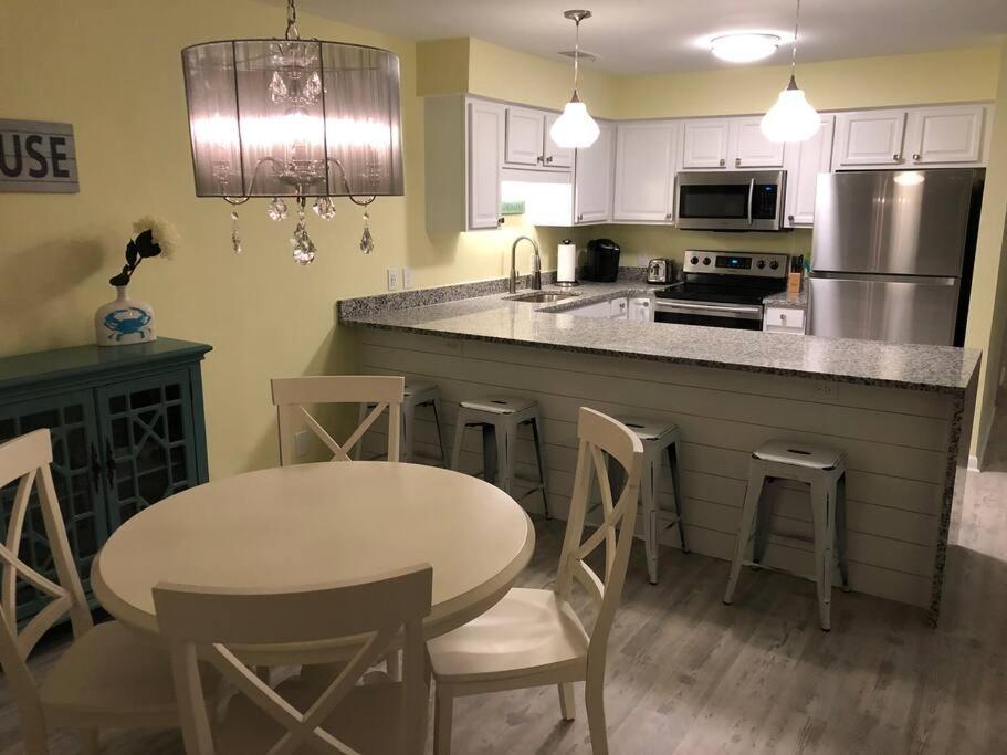 Apartment Newly Renovated Modern & Spacious Oceanview