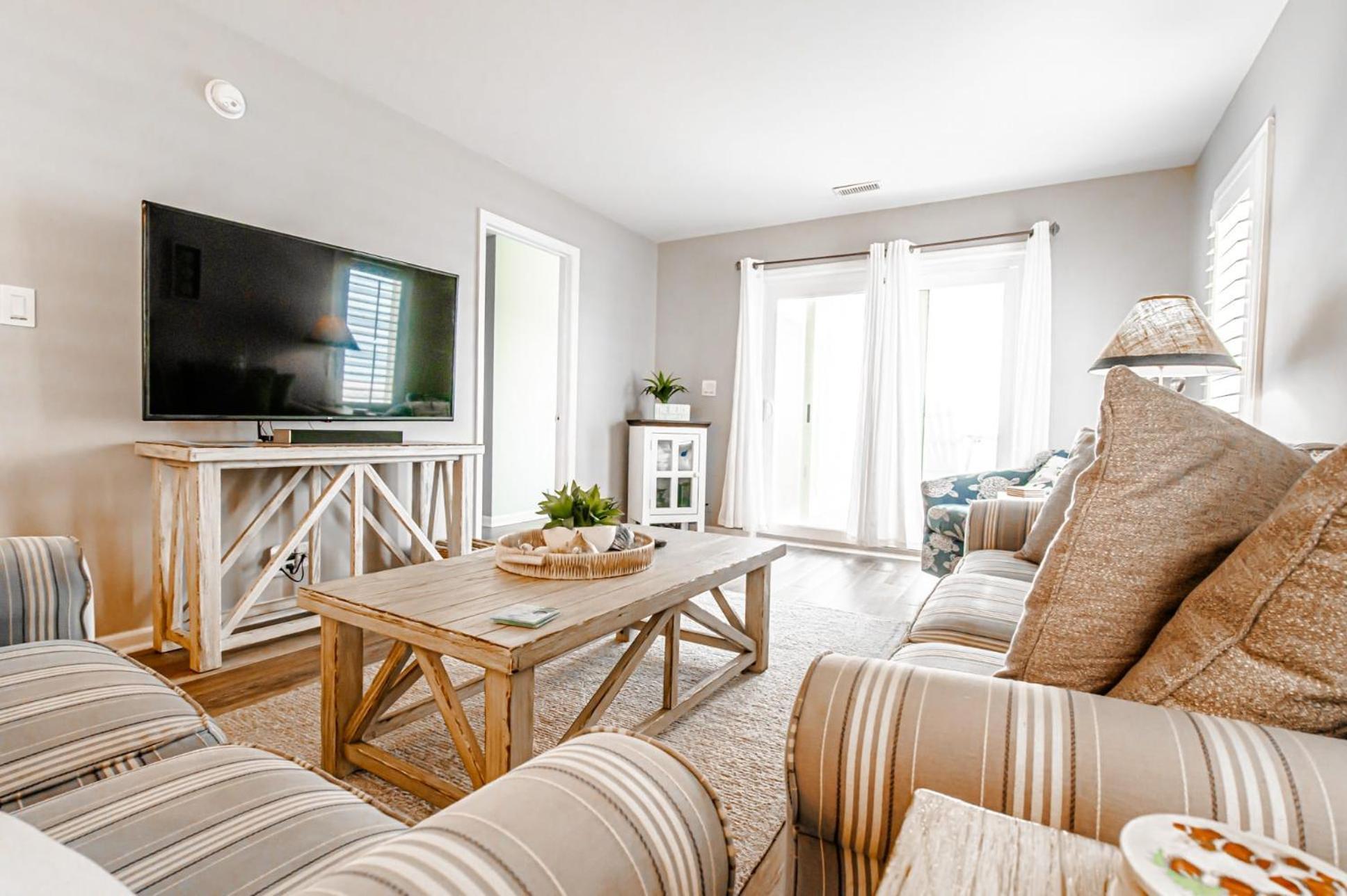 Oceanfront And Modern Location On Ocean Blvd W Pool Holiday home Myrtle Beach