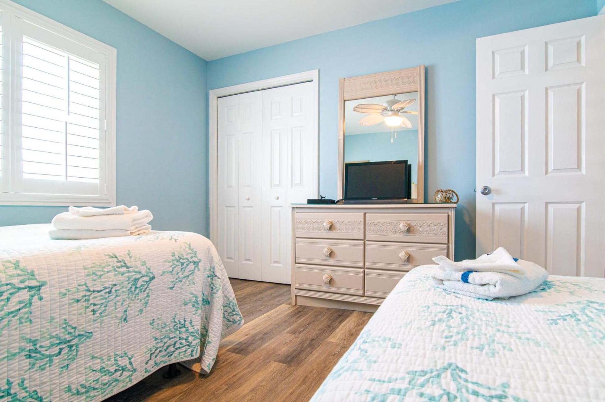 Oceanfront And Modern Location On Ocean Blvd W Pool Holiday home