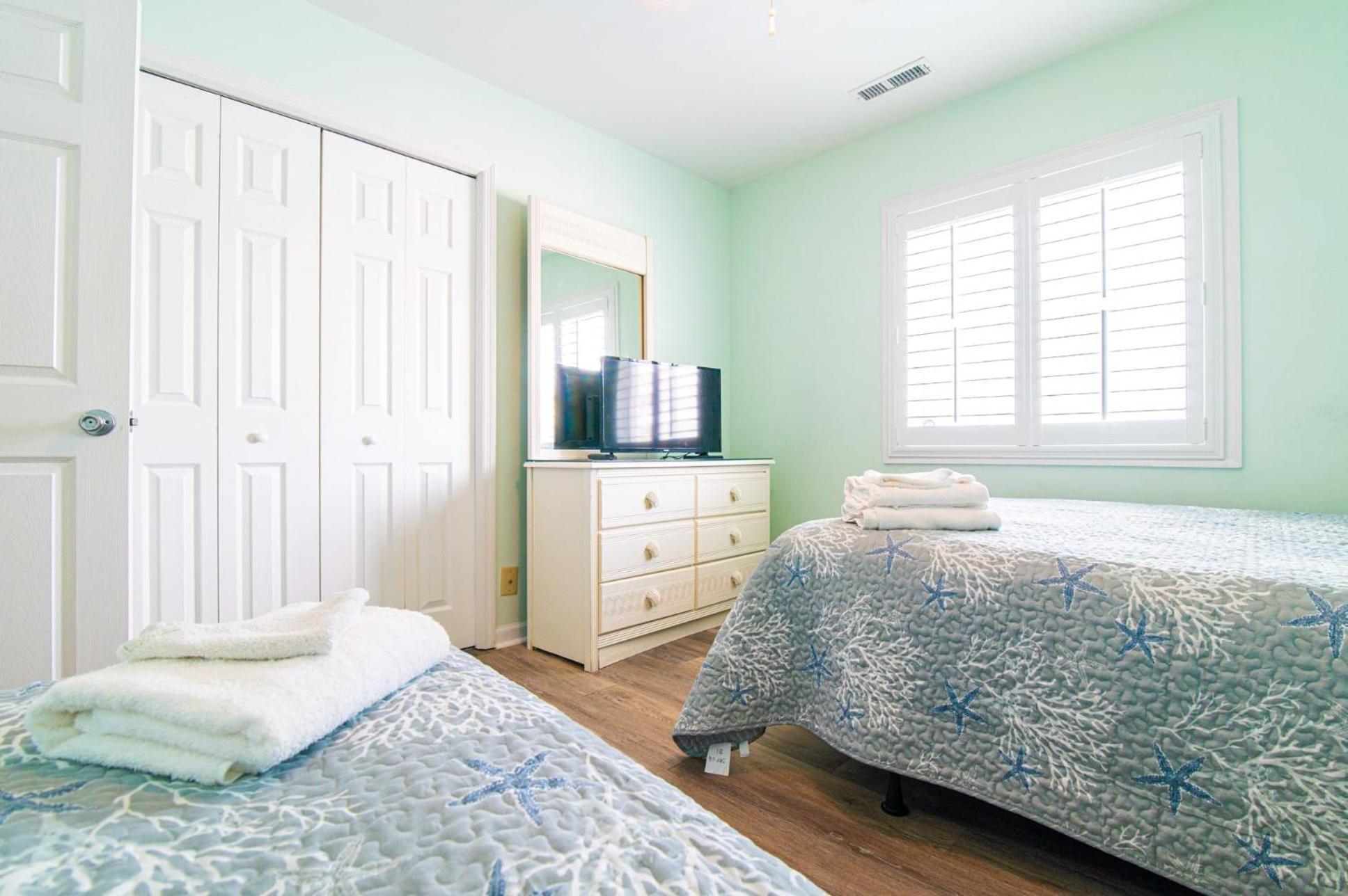 Holiday home Oceanfront And Modern Location On Ocean Blvd W Pool *