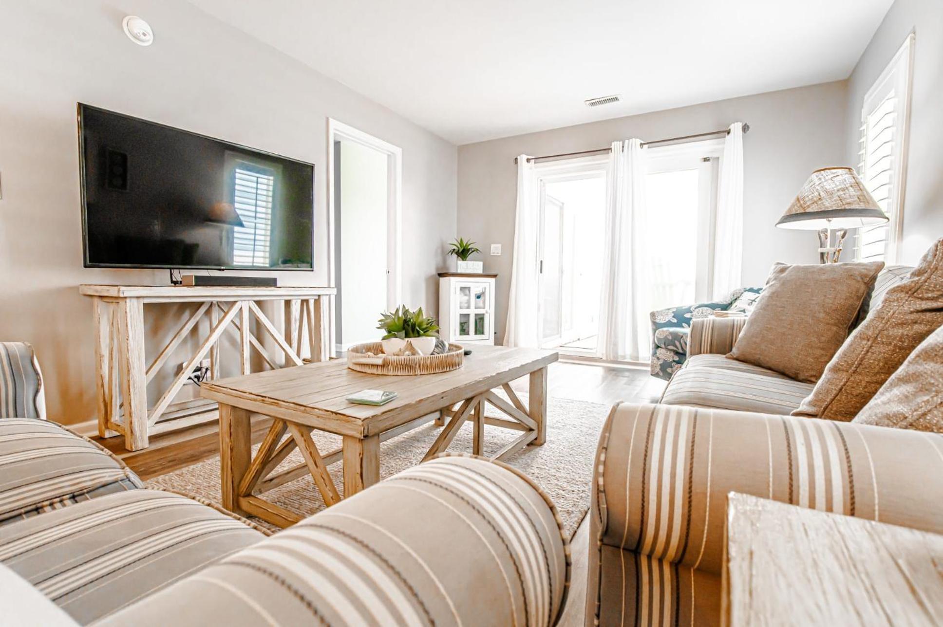 Oceanfront And Modern Location On Ocean Blvd W Pool Holiday home *