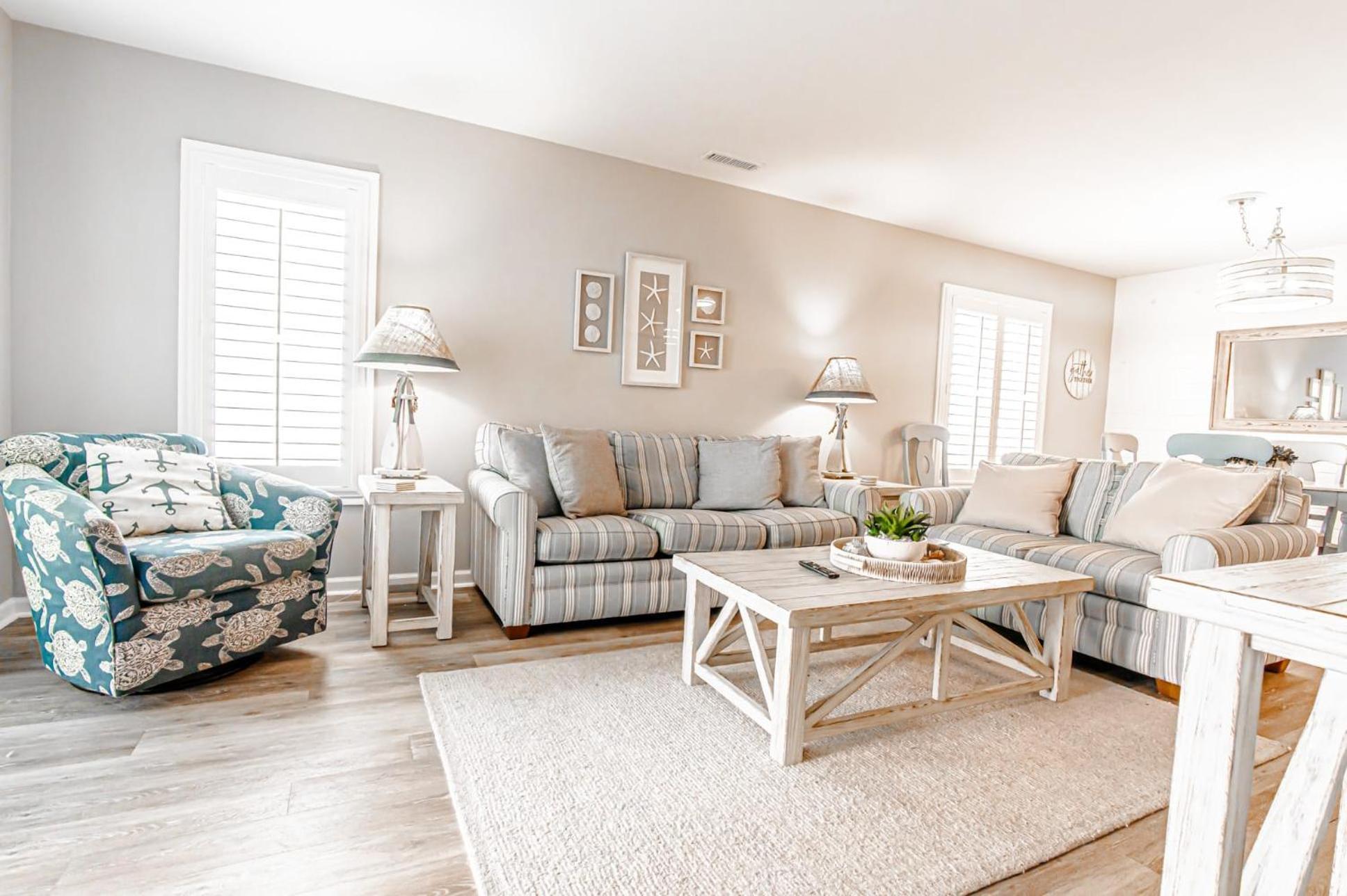 Oceanfront And Modern Location On Ocean Blvd W Pool Holiday home
