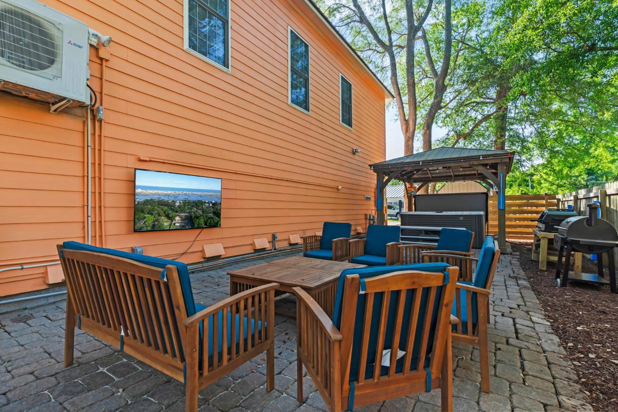 Spectacular House! Arcade Games & Hot Tub! Sleeps 12! * Myrtle Beach