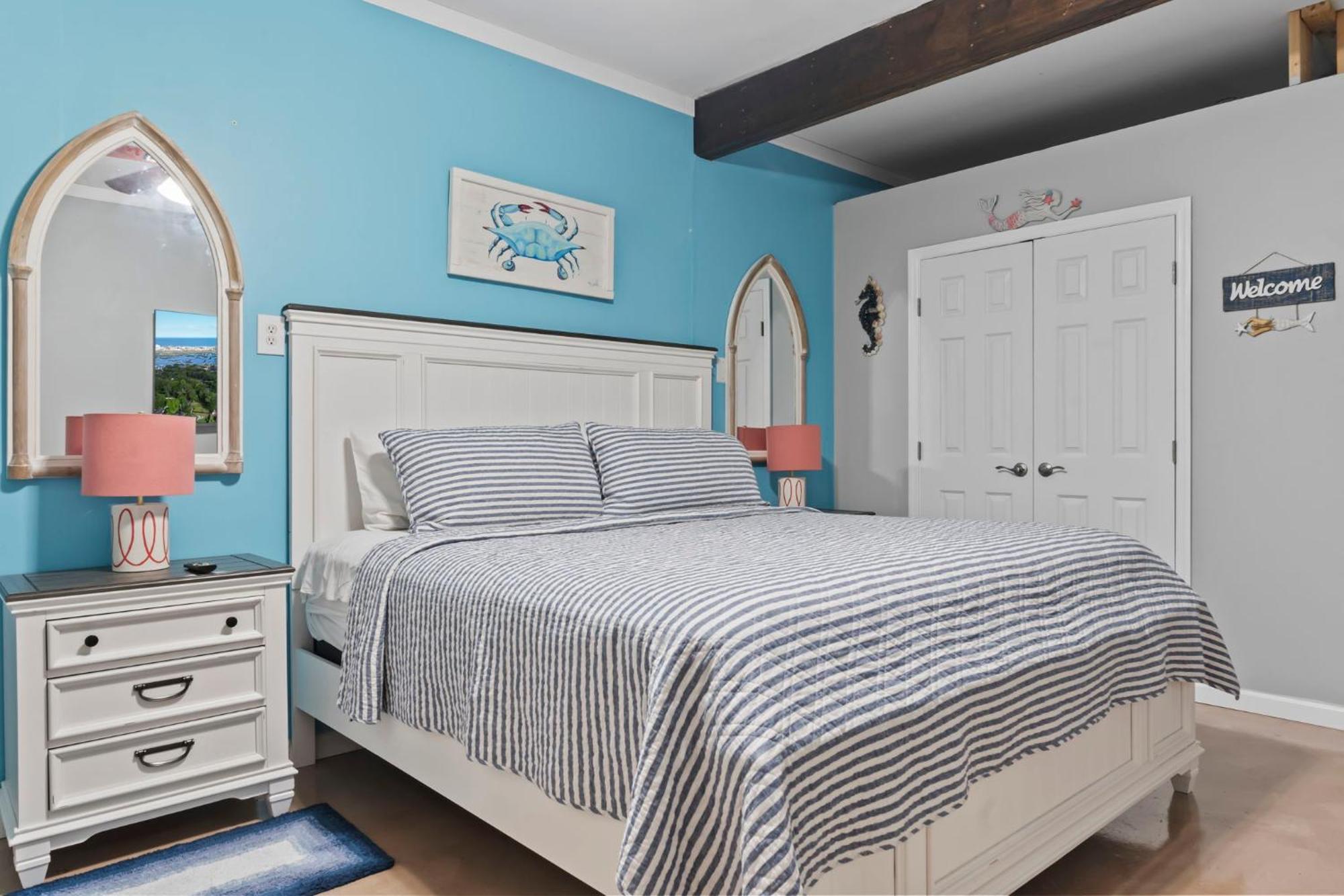 Spectacular House! Arcade Games & Hot Tub! Sleeps 12! *