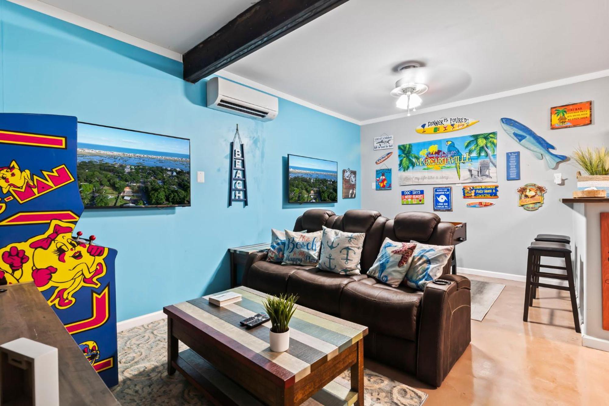Spectacular House! Arcade Games & Hot Tub! Sleeps 12! * Myrtle Beach