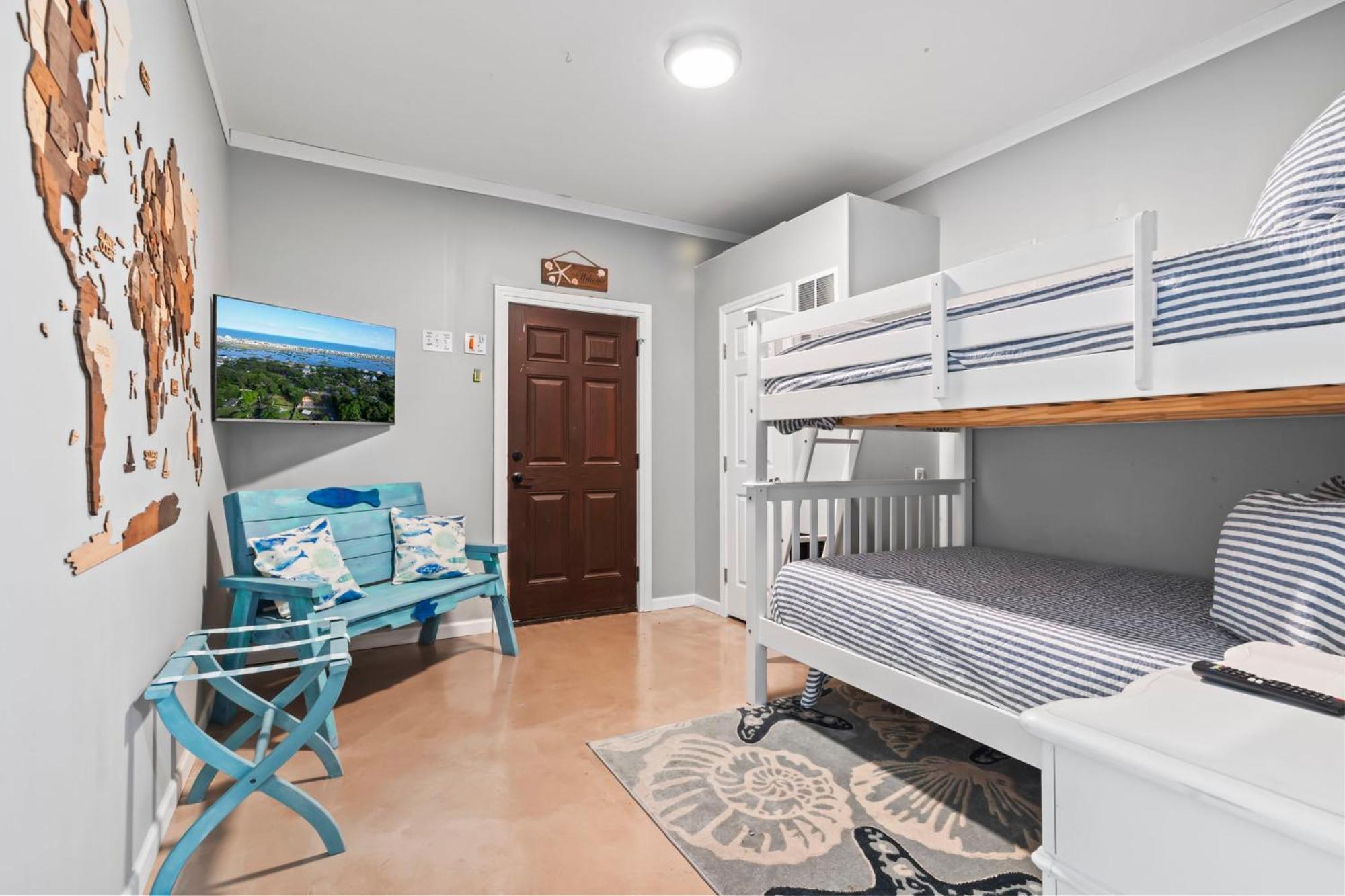 Spectacular House! Arcade Games & Hot Tub! Sleeps 12! Holiday home *