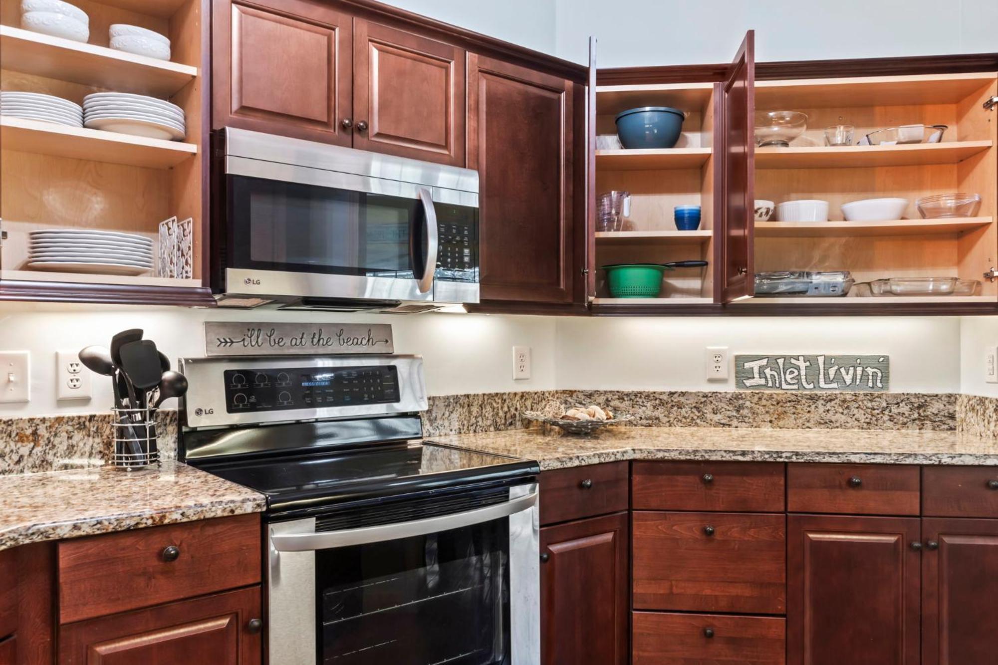 Spectacular House! Arcade Games & Hot Tub! Sleeps 12! Holiday home Myrtle Beach