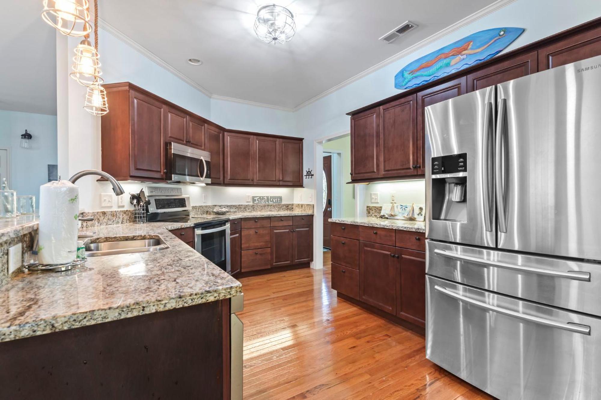 Spectacular House! Arcade Games & Hot Tub! Sleeps 12!