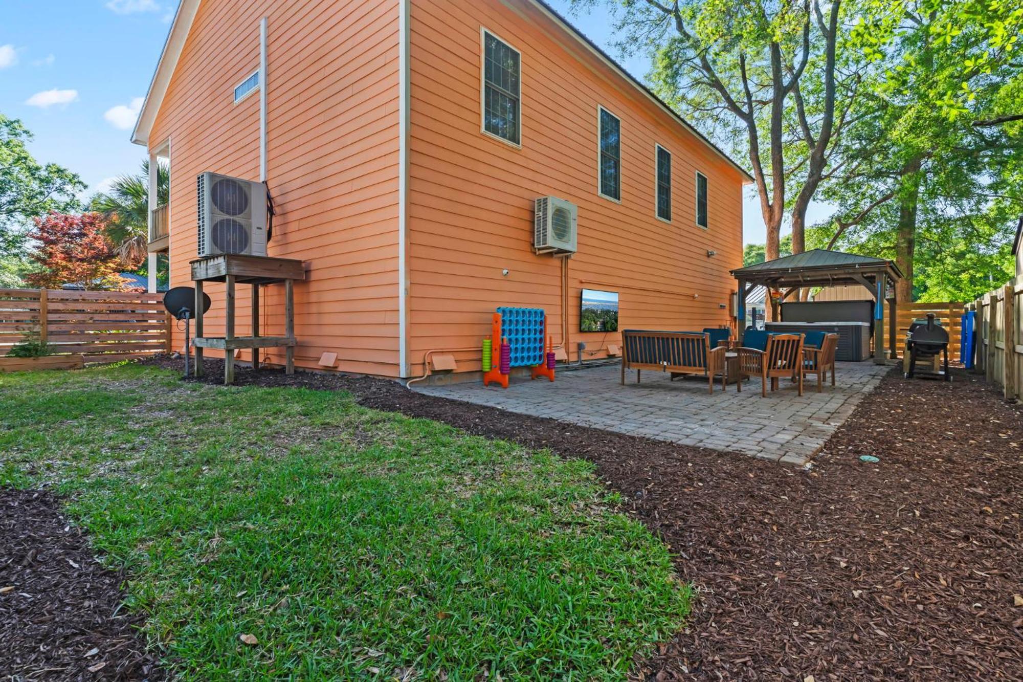 Spectacular House! Arcade Games & Hot Tub! Sleeps 12! Myrtle Beach