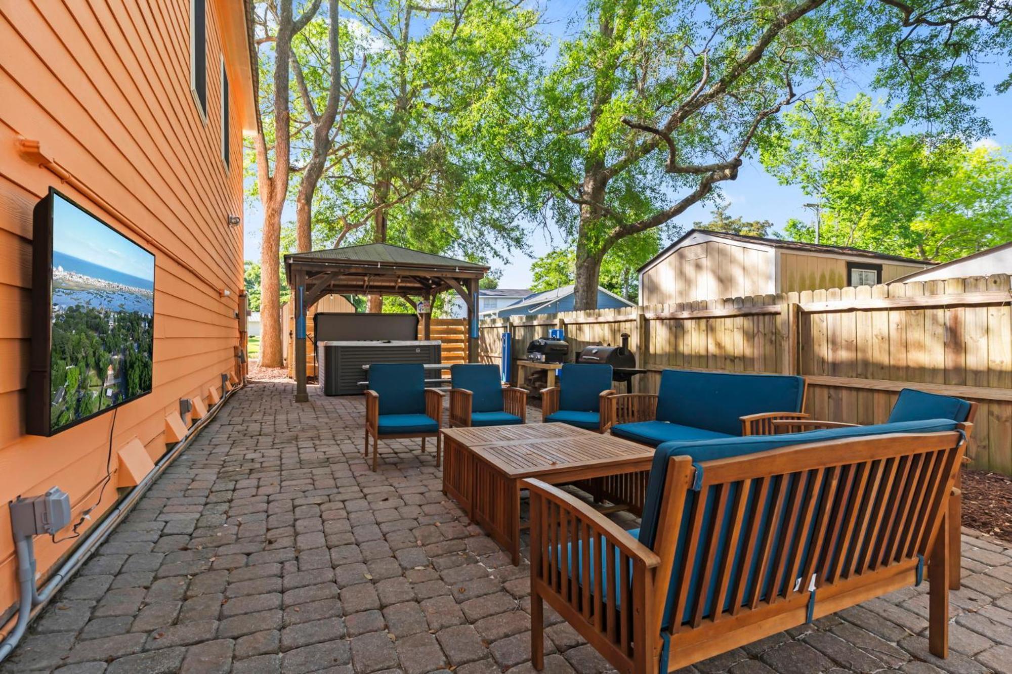 Spectacular House! Arcade Games & Hot Tub! Sleeps 12! Myrtle Beach