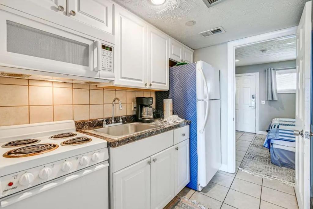 The Beachside Dacha - Lock-out 2 Bedroom Ocean View Myrtle Beach