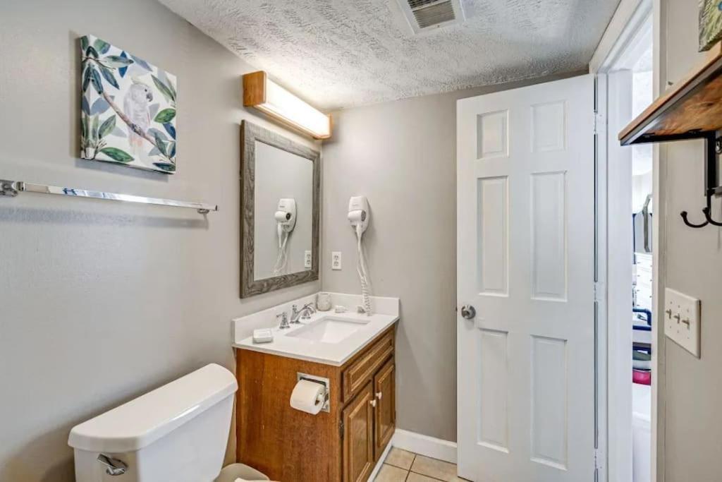 The Beachside Dacha - Lock-out 2 Bedroom Ocean View