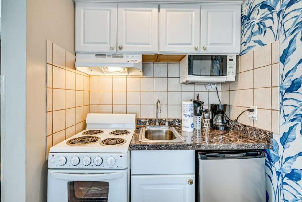The Beachside Dacha - Lock-out 2 Bedroom Ocean View * Myrtle Beach