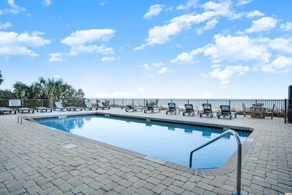 The Beachside Dacha - Lock-out 2 Bedroom Ocean View