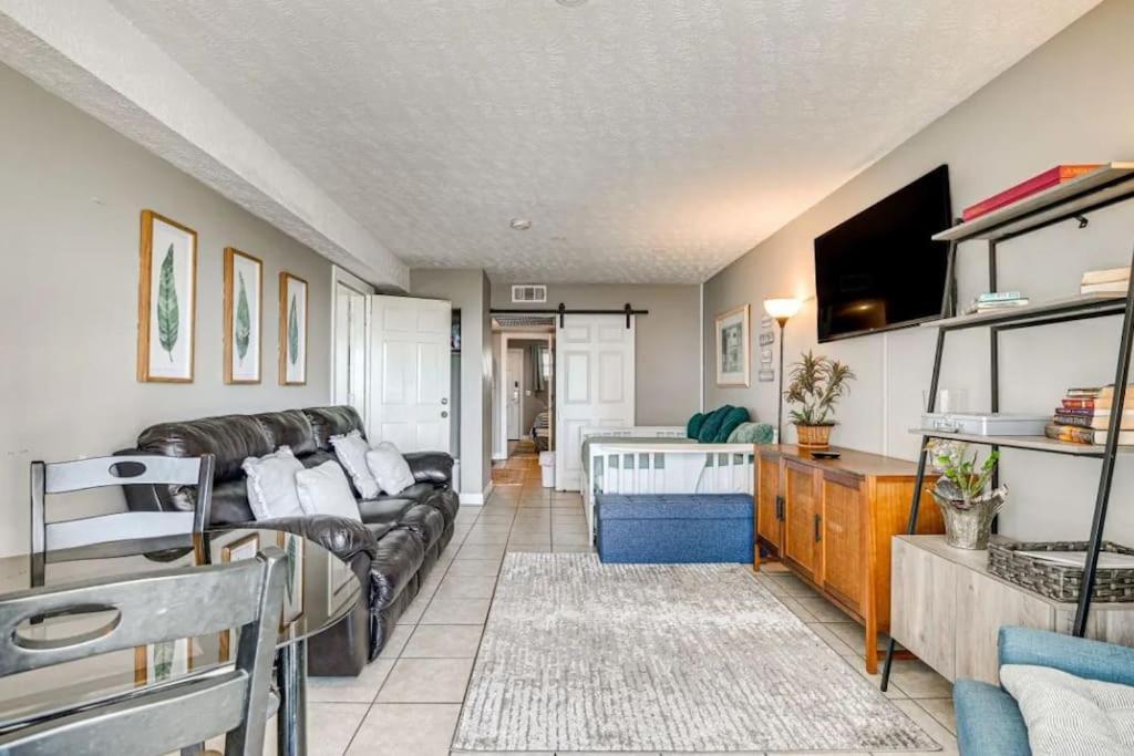 Apartment The Beachside Dacha - Lock-out 2 Bedroom Ocean View