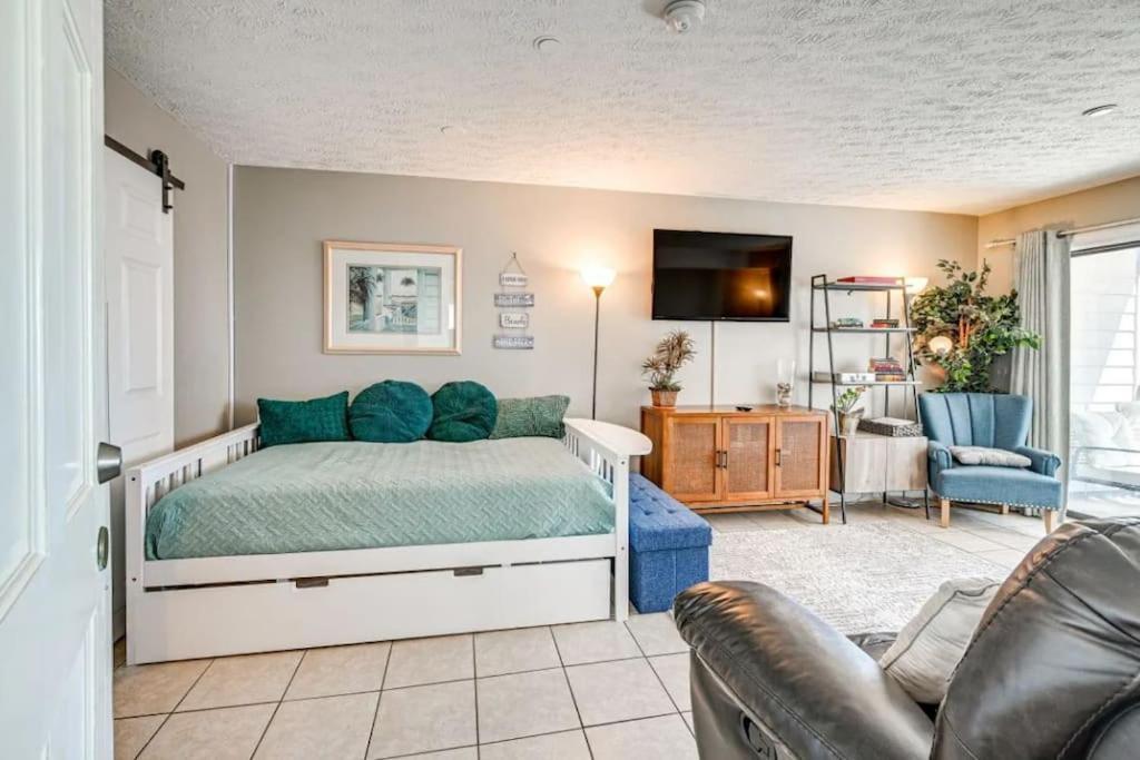 The Beachside Dacha - Lock-out 2 Bedroom Ocean View * Myrtle Beach