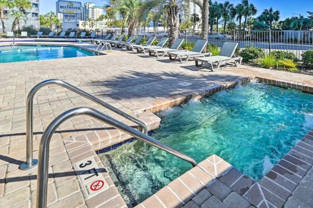 The Beachside Dacha - Lock-out 2 Bedroom Ocean View