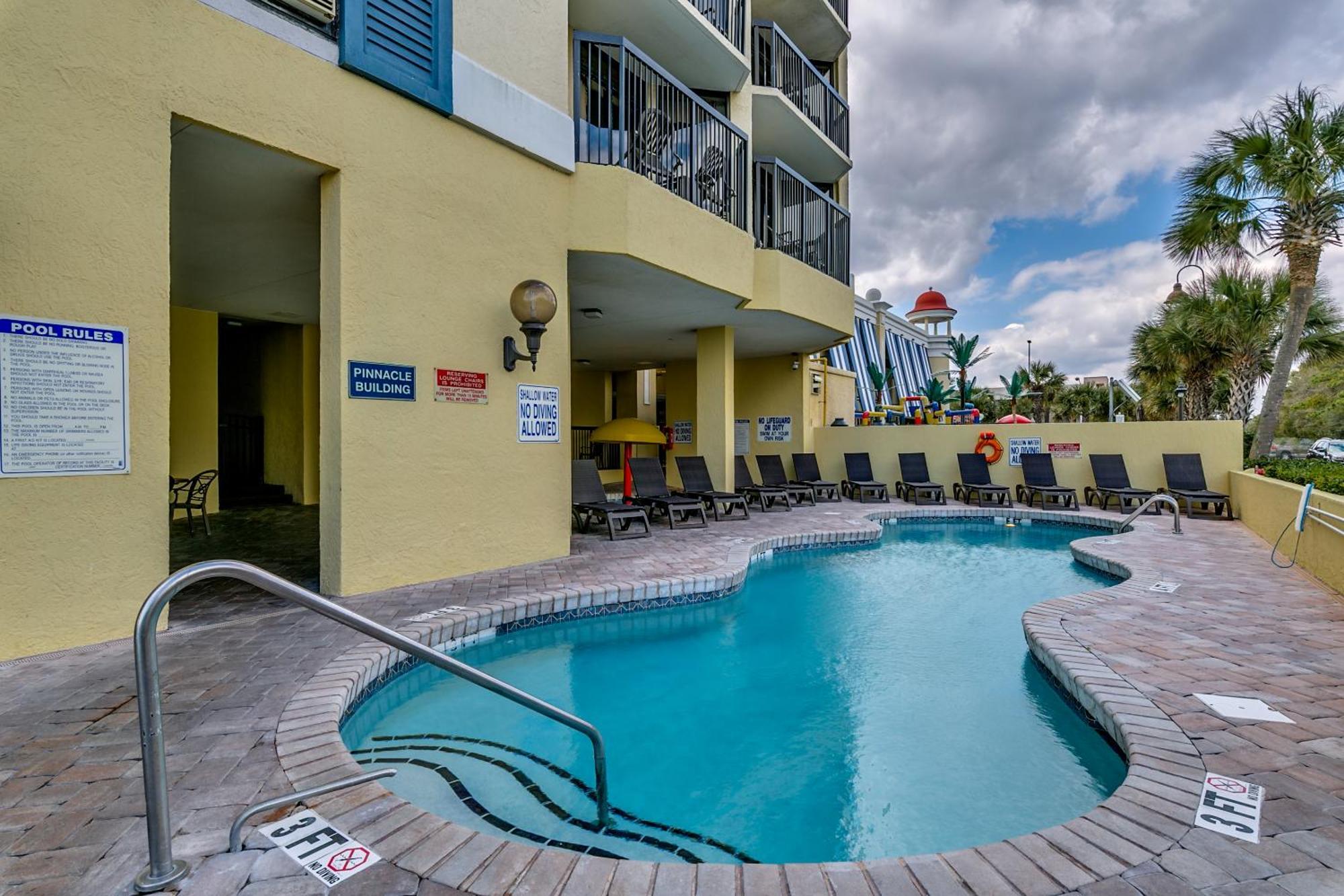Compass Cove Upgraded Oceanfront Sleeps 4