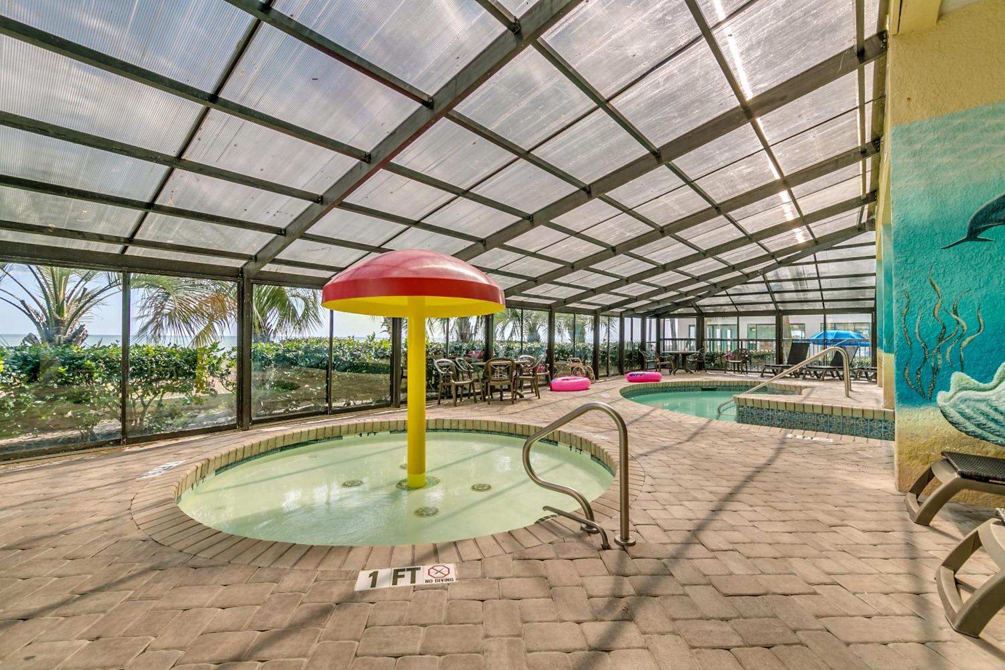 Compass Cove Upgraded Oceanfront Sleeps 4 Apartment