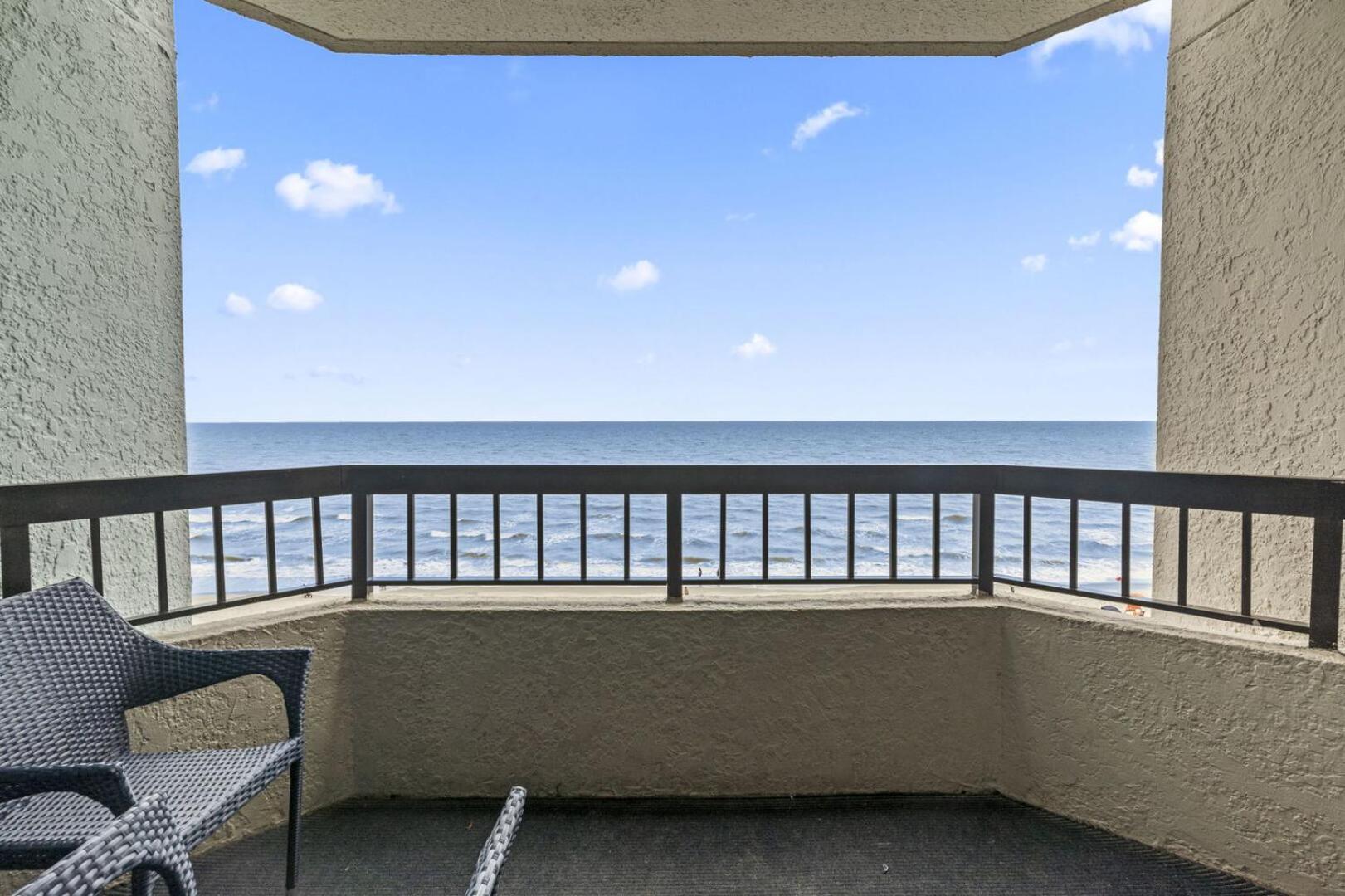 Nicely Renovated 1 Bedroom Condo-with Spectacular Views! Pinnacle 755