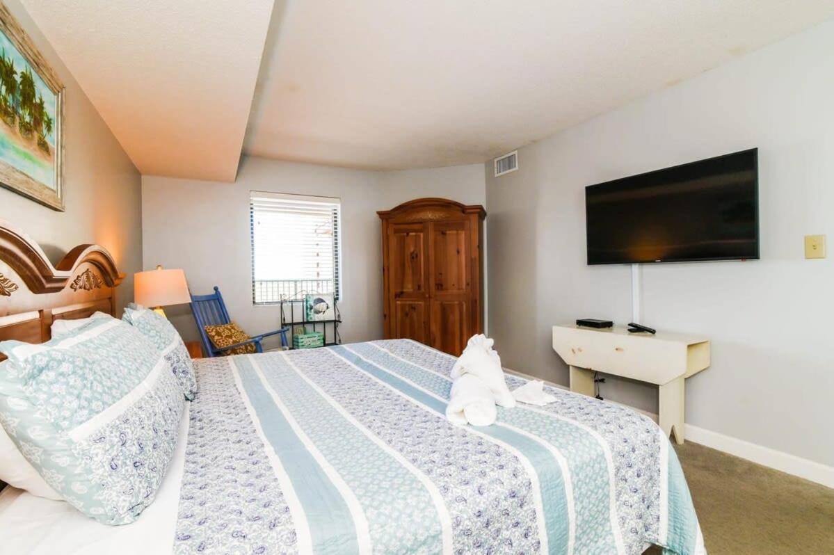 The Blue Dune Oceanfront Huge Balcony W Lazy River Holiday home *