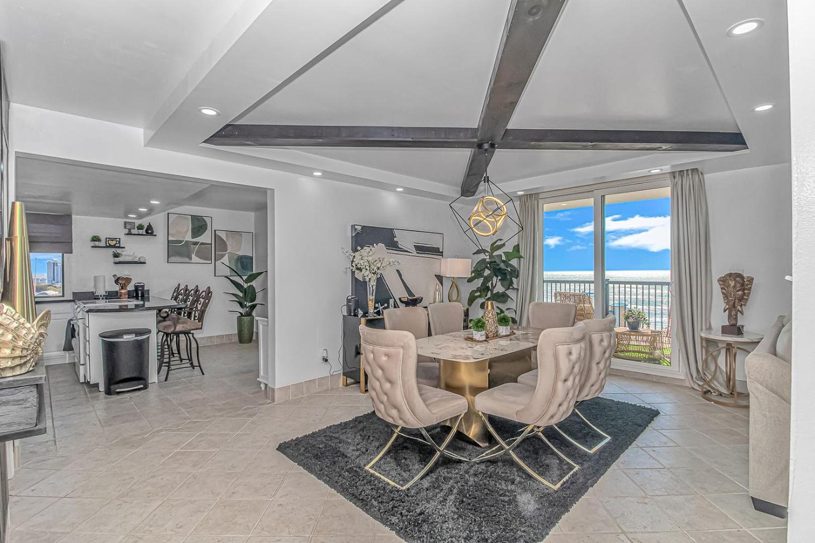Breathtaking Penthouse At Towers! Stunning Views! * Myrtle Beach