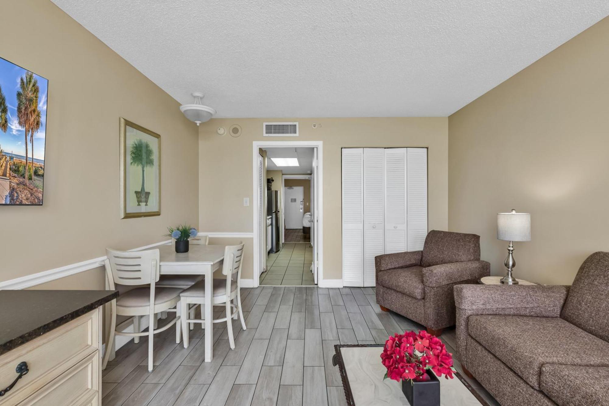 Oceanfront Camelot By The Sea Aparthotel 4*