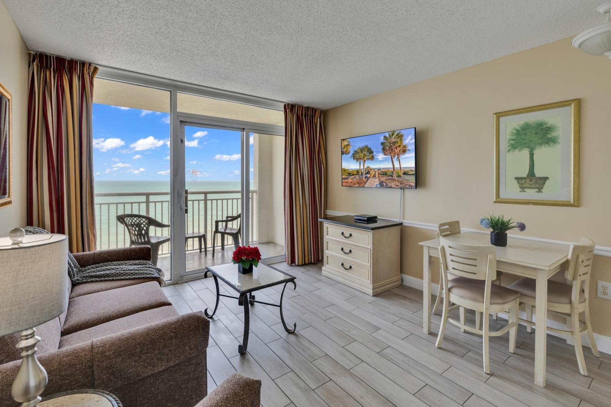 Aparthotel Oceanfront Camelot By The Sea 4*