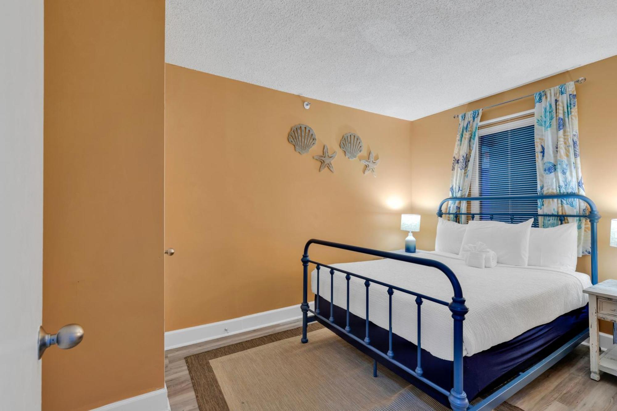 Ocean Front 2br Elegant In Atlantica