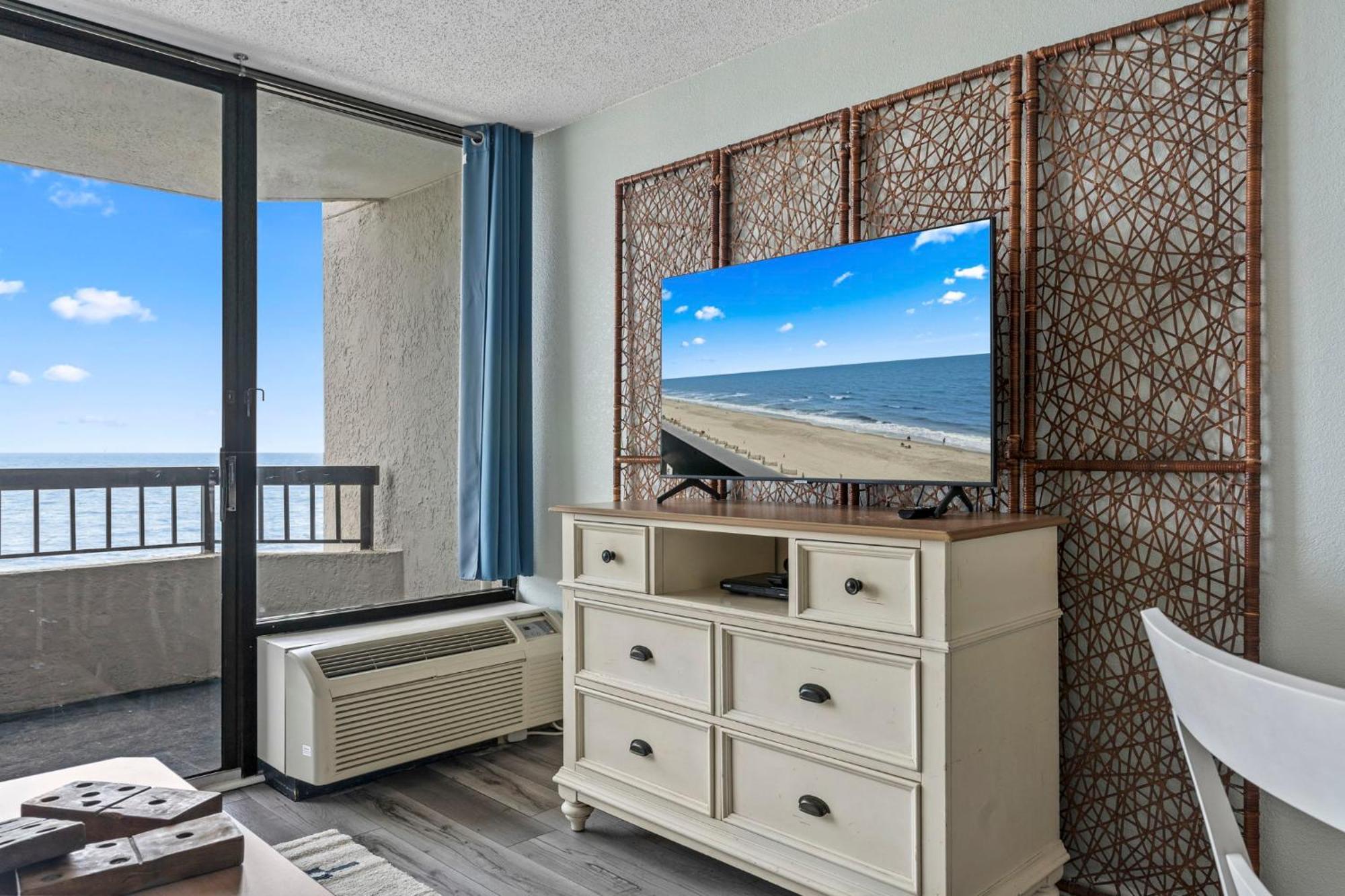 Nicely Renovated 1 Bedroom Condo-with Spectacular Views! Pinnacle 755 Holiday home *