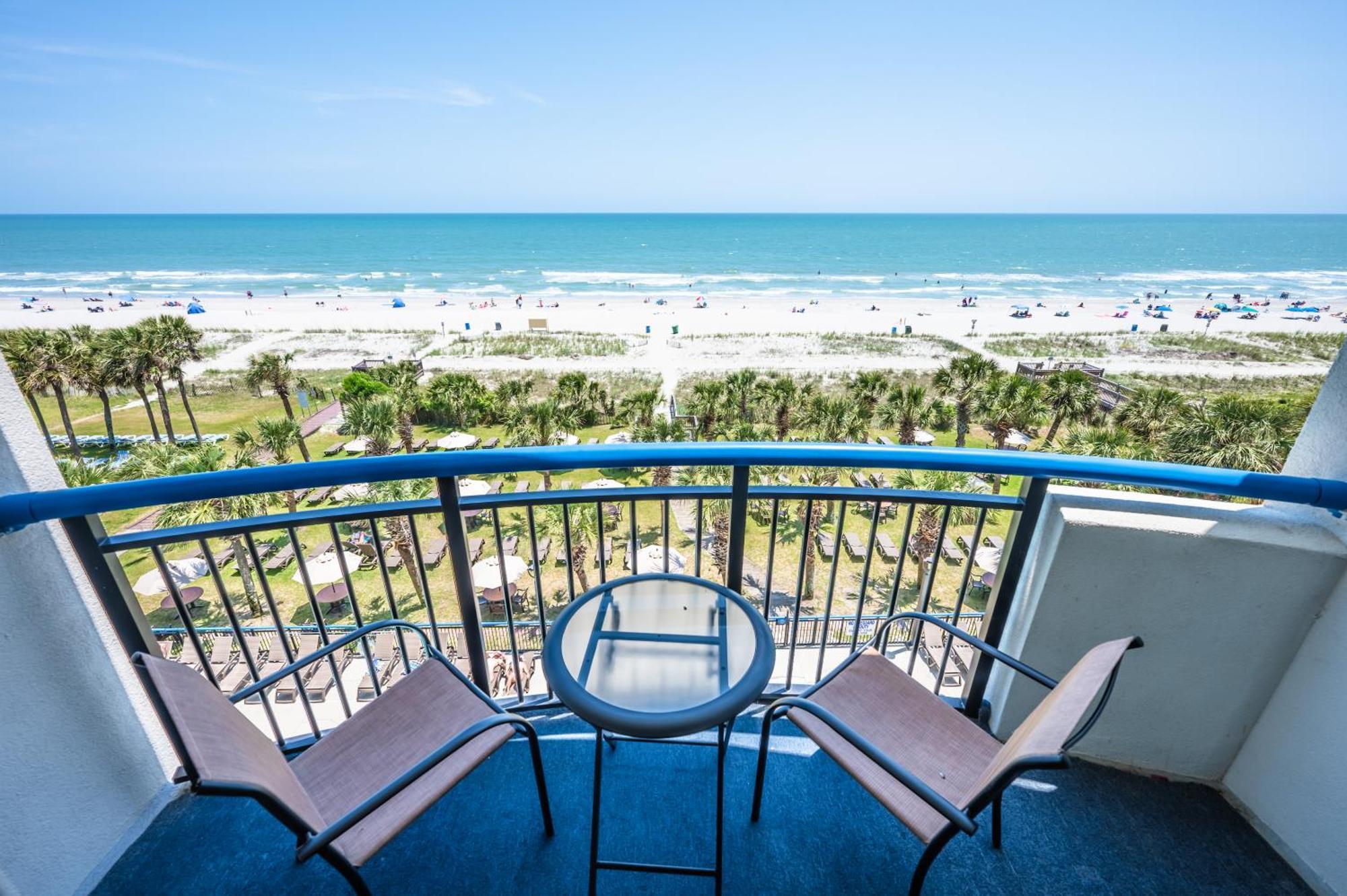 Stunning View, Direct Oceanfront, Boardwalk, Pools Apartment *