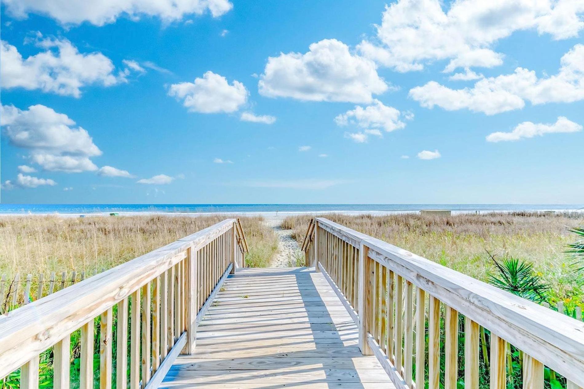 Apartment Stunning View, Direct Oceanfront, Boardwalk, Pools *