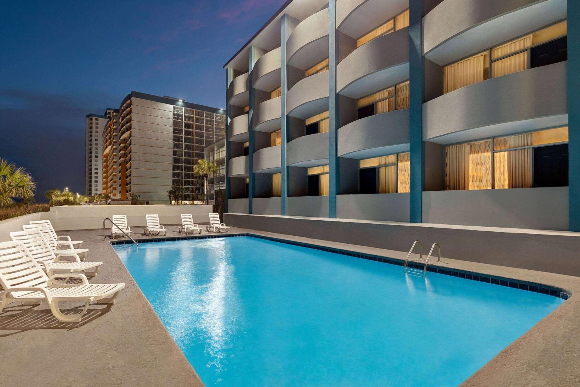 Hotel Days By Wyndham Myrtle Beach-beach Front