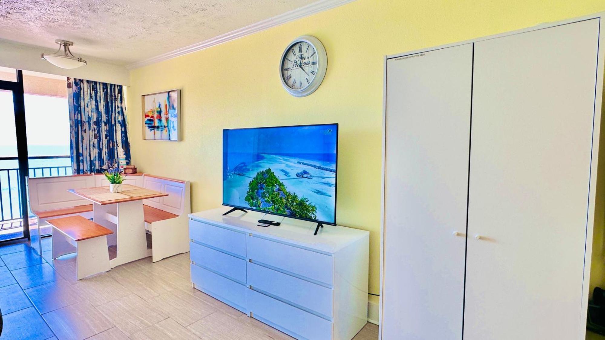 Apartment New ! Unique Oceanfront At Ocean Reef Resort-free Parking - Amazing Pools *