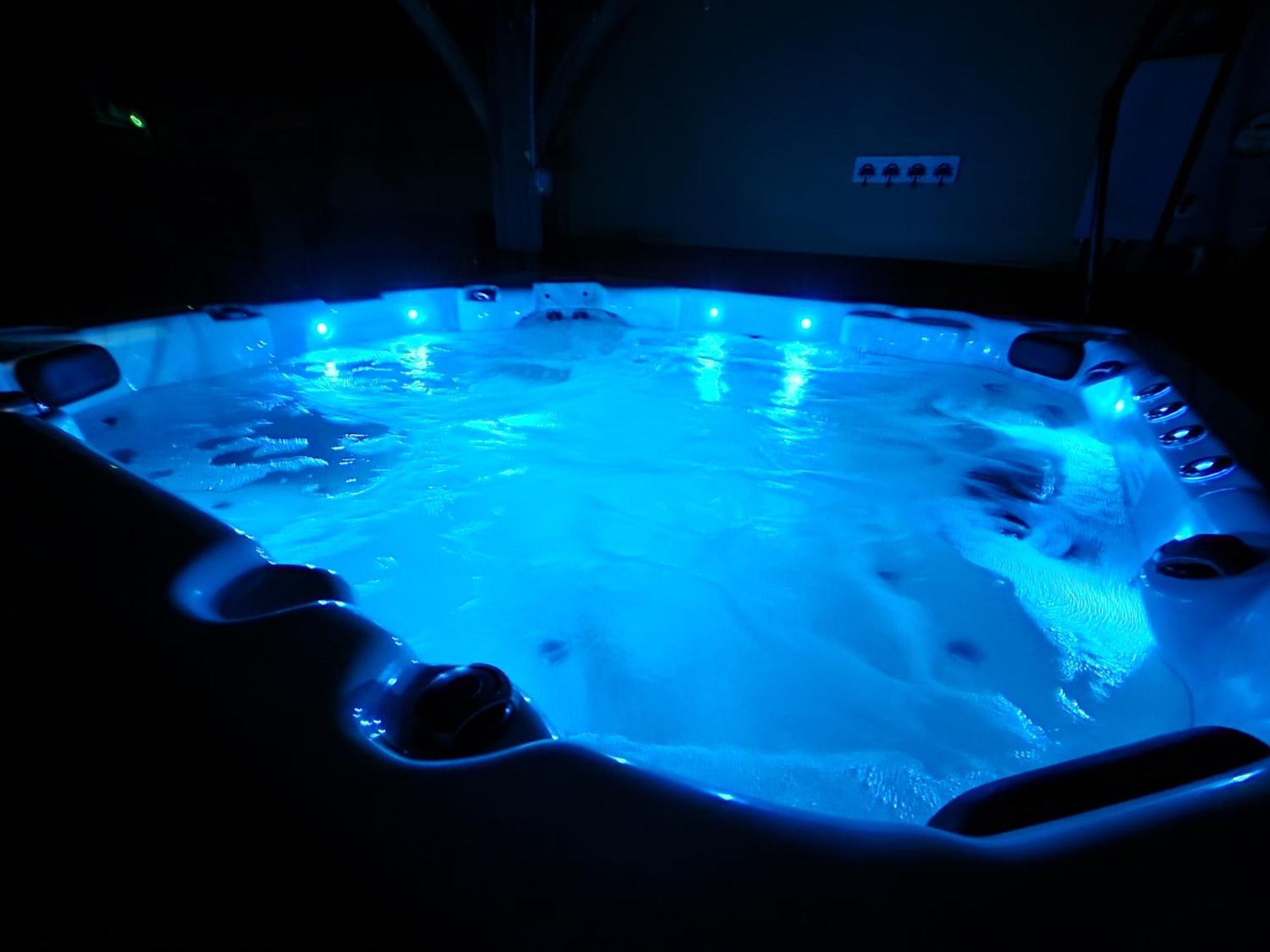Spectacular House! Arcade Games & Hot Tub! Sleeps 12! Myrtle Beach