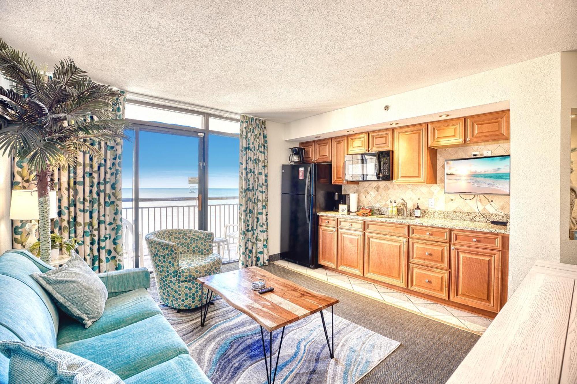 Holiday home Oceanfront Balcony - Kitchen - Pools And Hot Tubs *