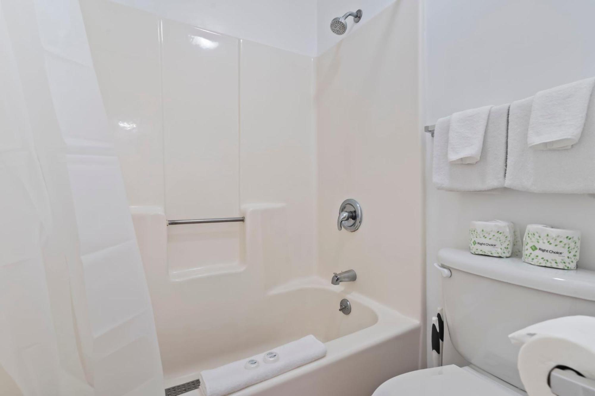 Apartment Beautifully Updated! 2br Pet Friendly Apartment, Walk To The Beach! Myrtle Beach