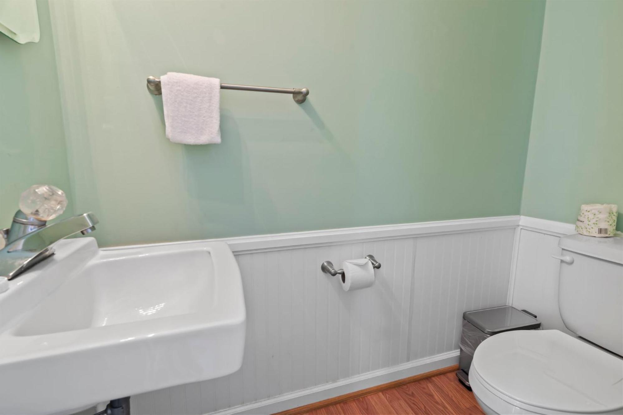 Beautifully Updated! 2br Pet Friendly Apartment, Walk To The Beach! Myrtle Beach
