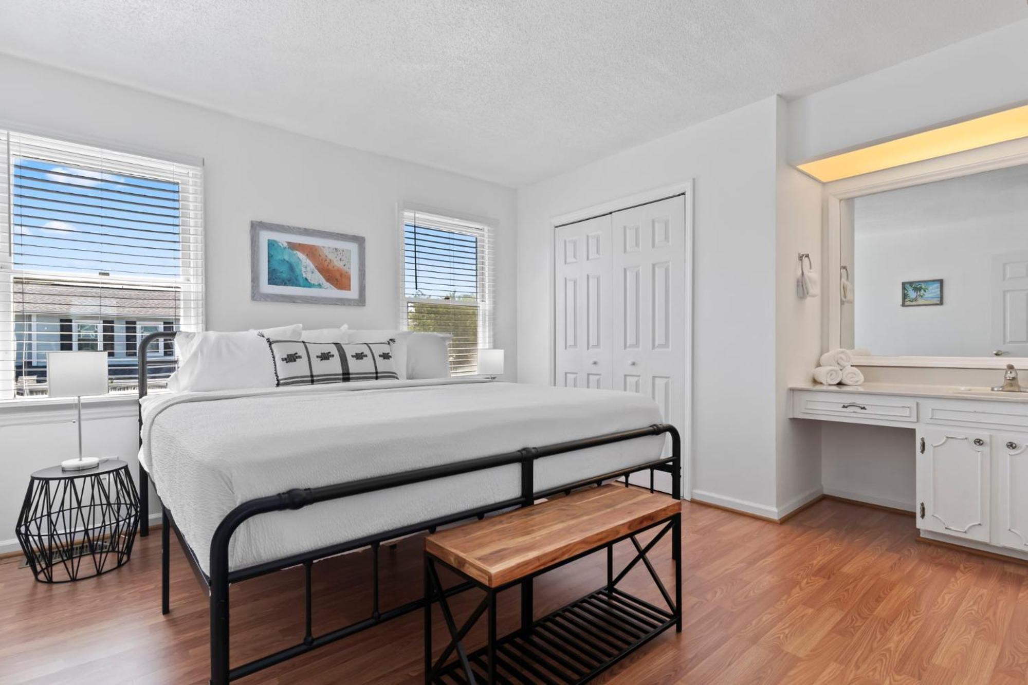 Apartment Beautifully Updated! 2br Pet Friendly Apartment, Walk To The Beach! Myrtle Beach