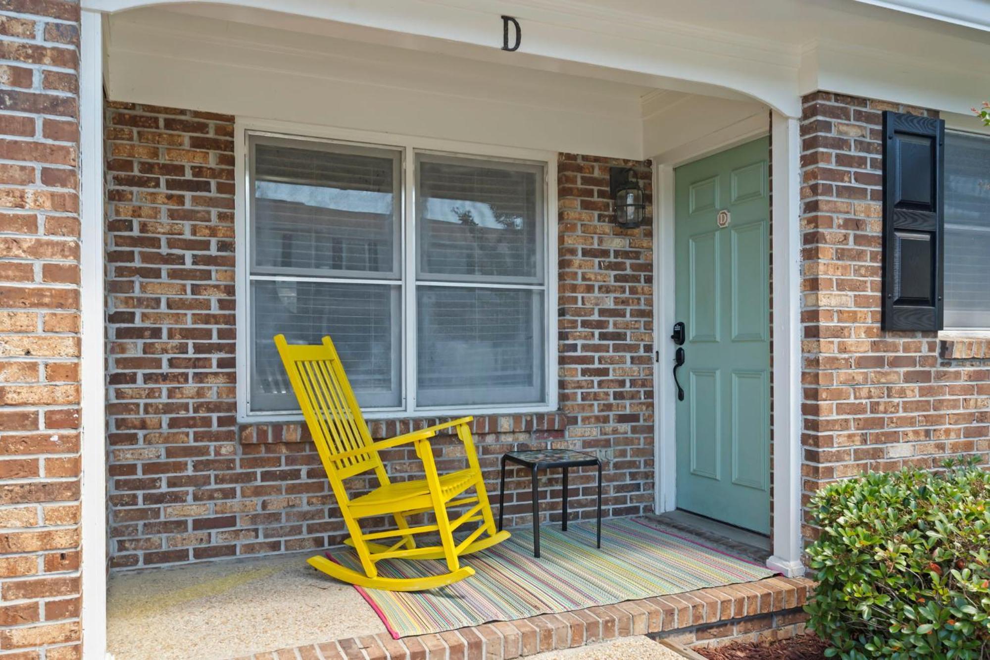 Beautifully Updated! 2br Pet Friendly Apartment, Walk To The Beach!