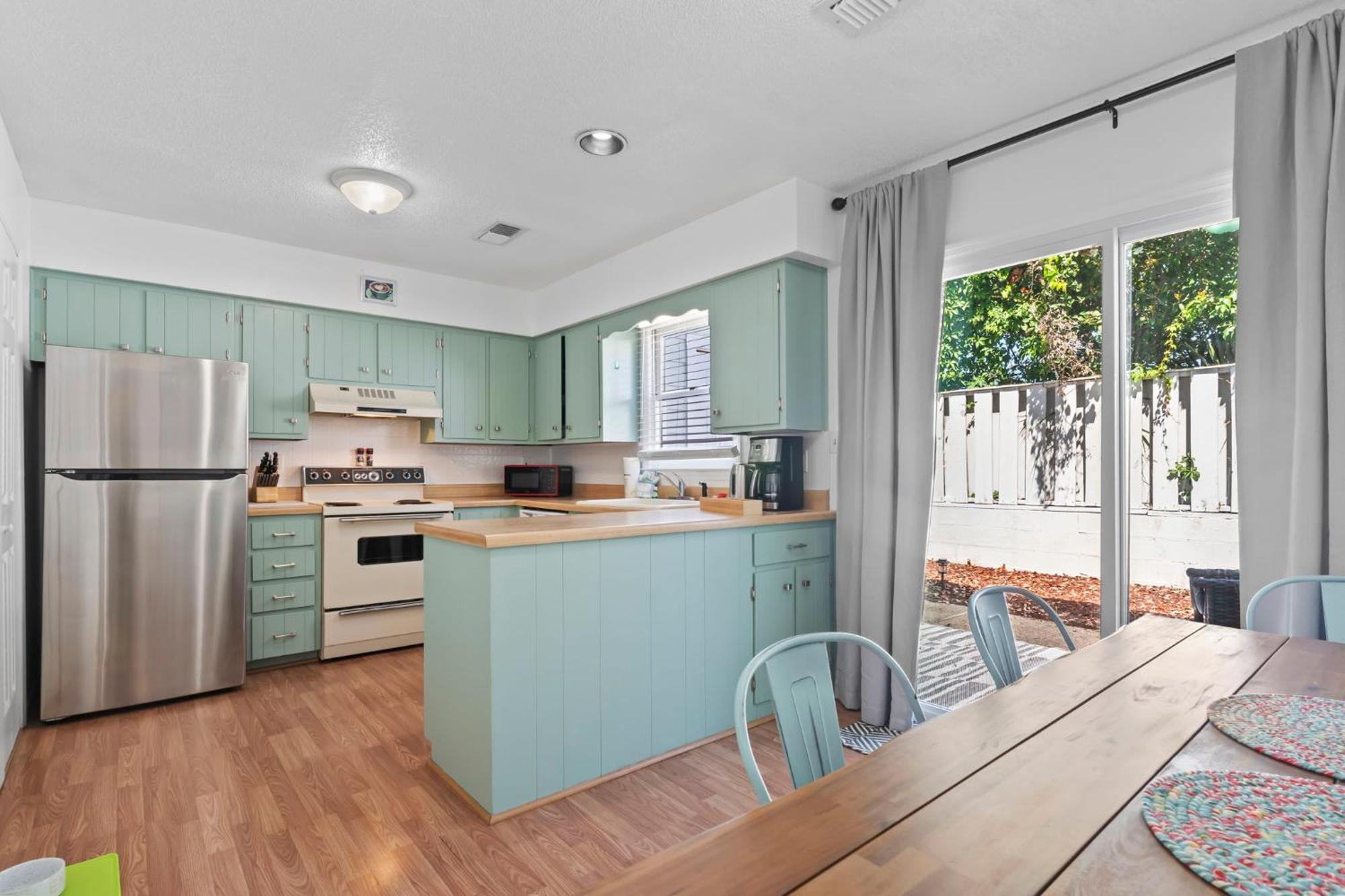 Beautifully Updated! 2br Pet Friendly Apartment, Walk To The Beach! Myrtle Beach