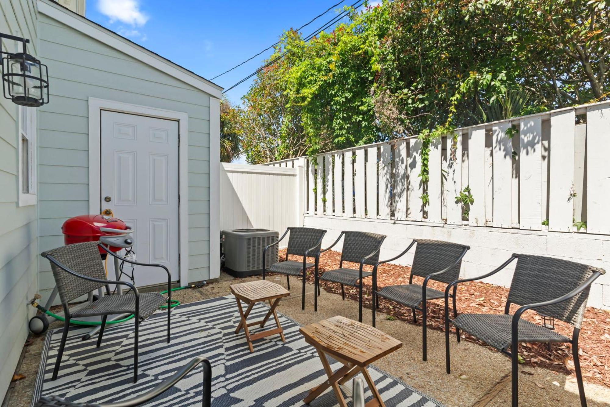 Beautifully Updated! 2br Pet Friendly Apartment, Walk To The Beach! Apartment *