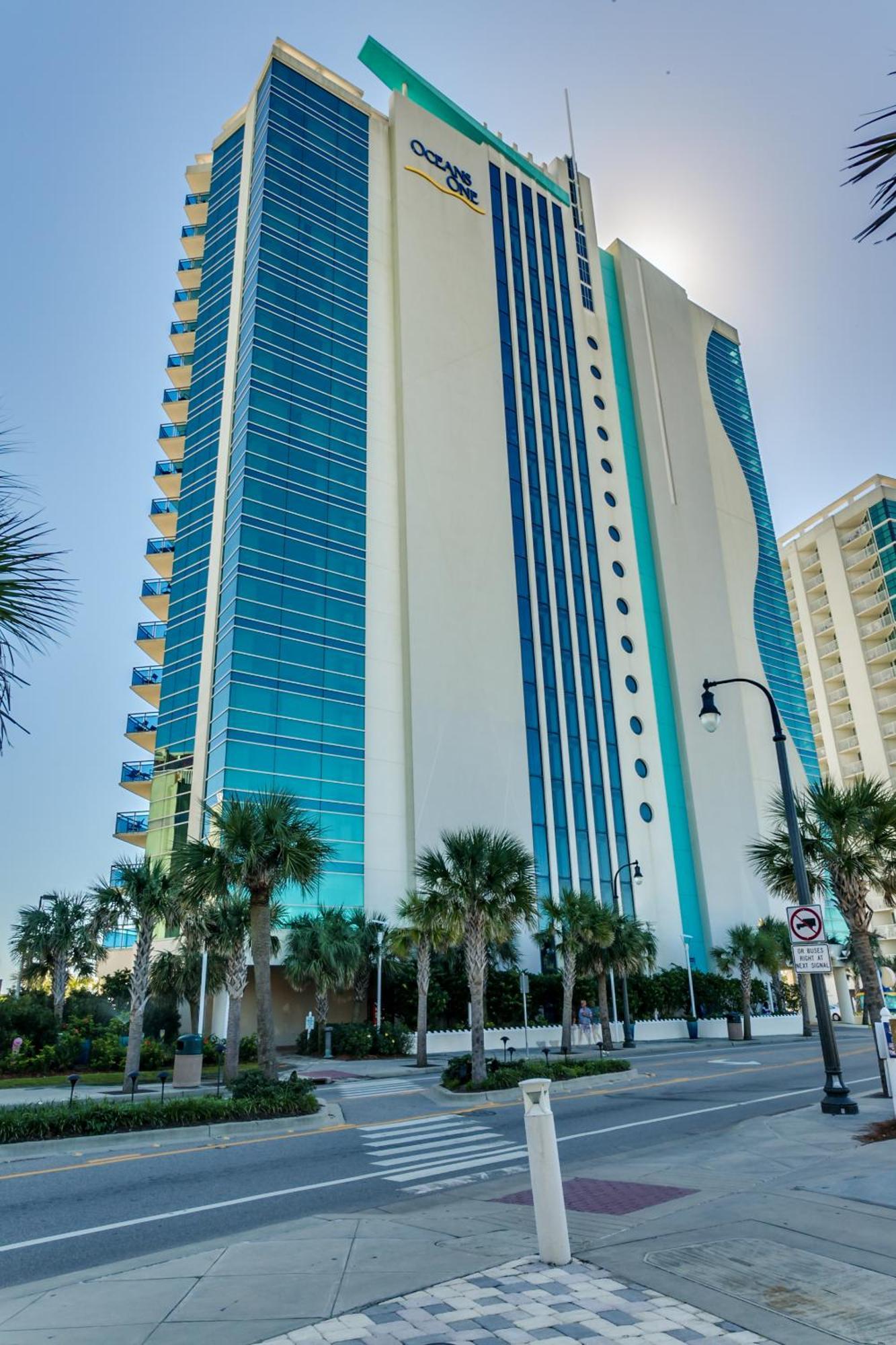 Stunning Oceanfront King On 18th Floor Centrally Located *