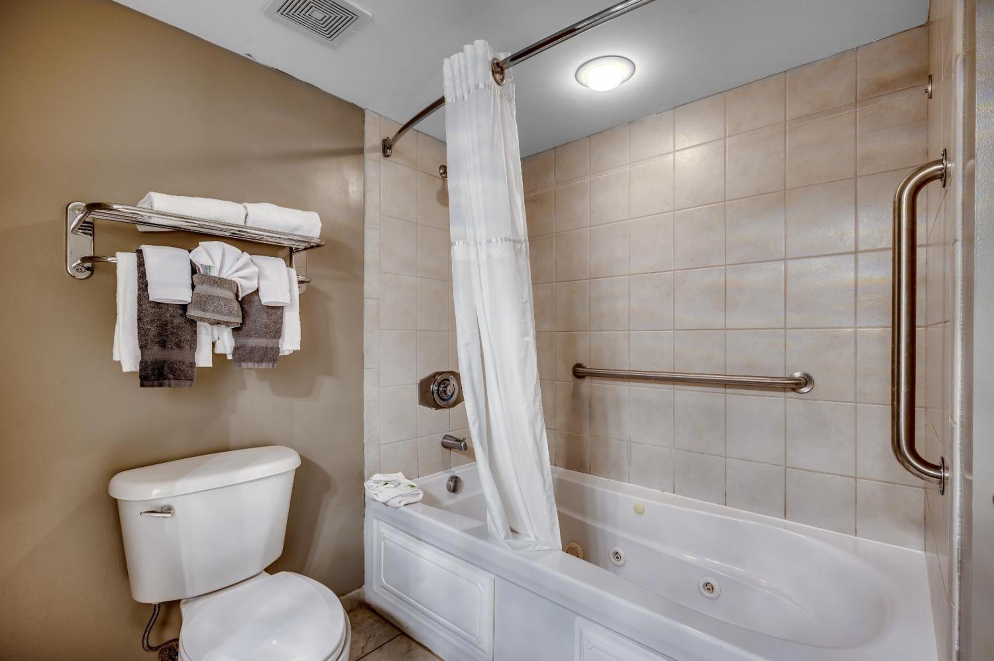 Stunning Oceanfront King On 18th Floor Centrally Located
