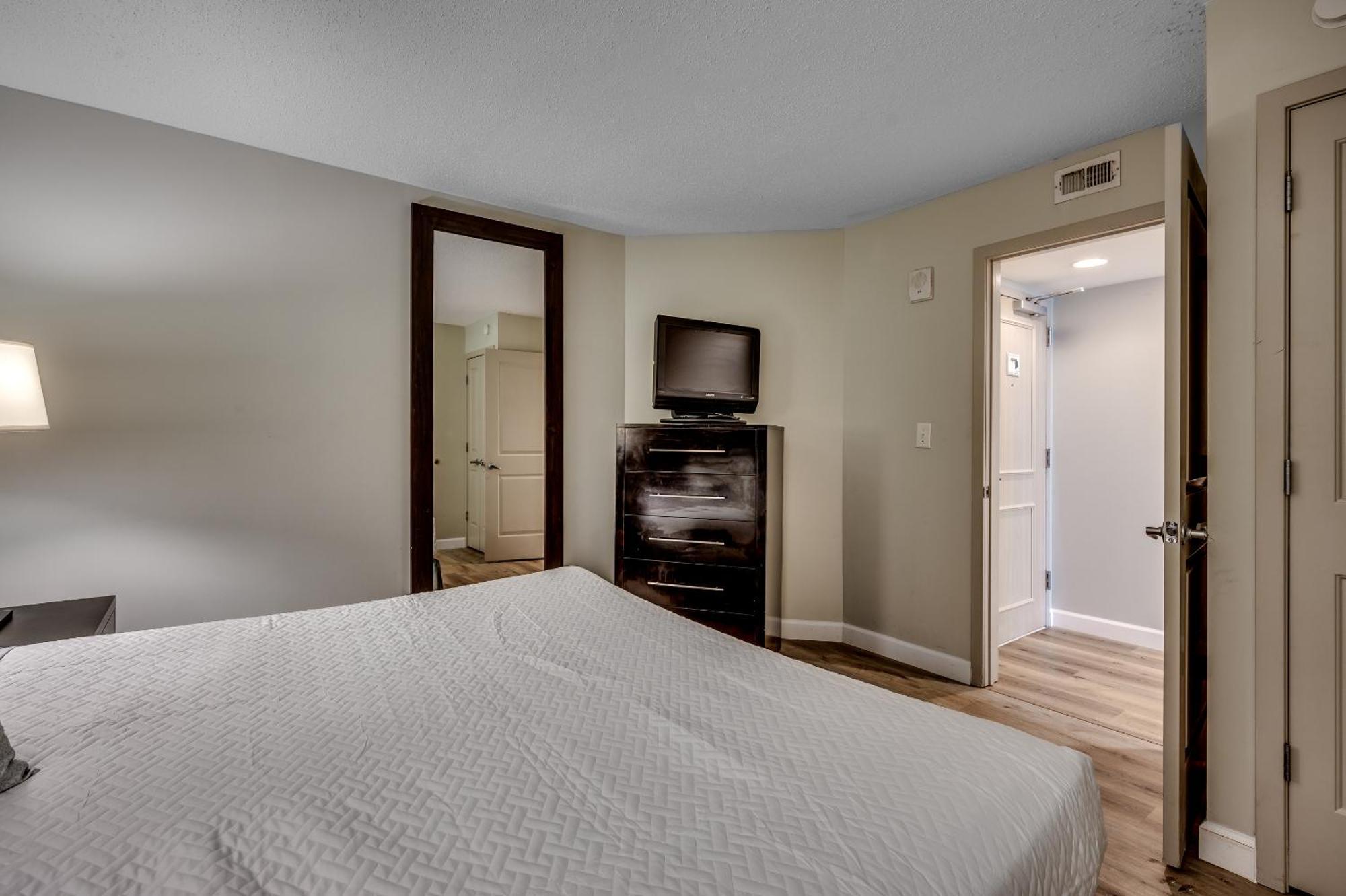 Apartment Stunning Oceanfront King On 18th Floor Centrally Located *