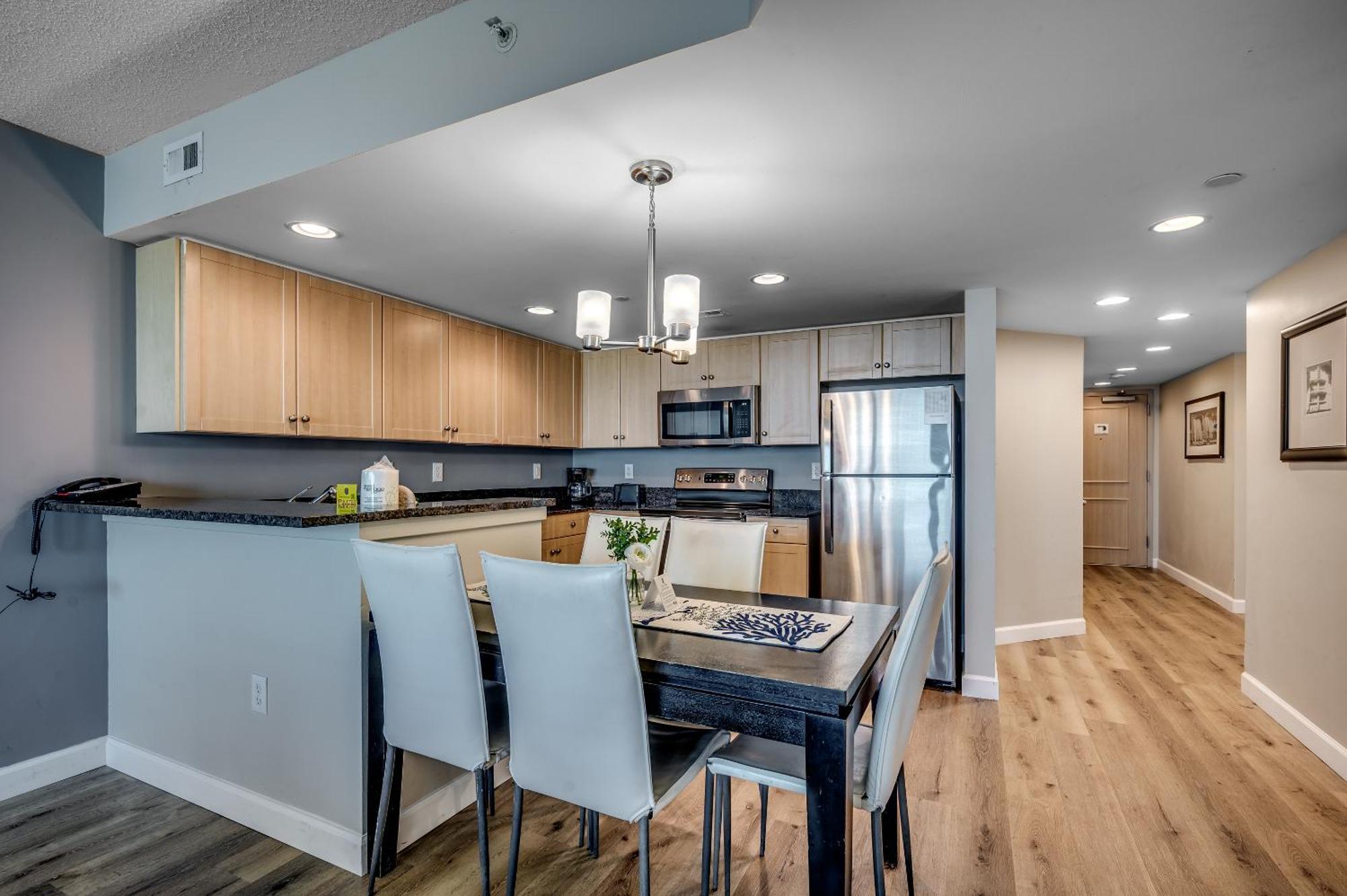 Stunning Oceanfront King On 18th Floor Centrally Located Apartment