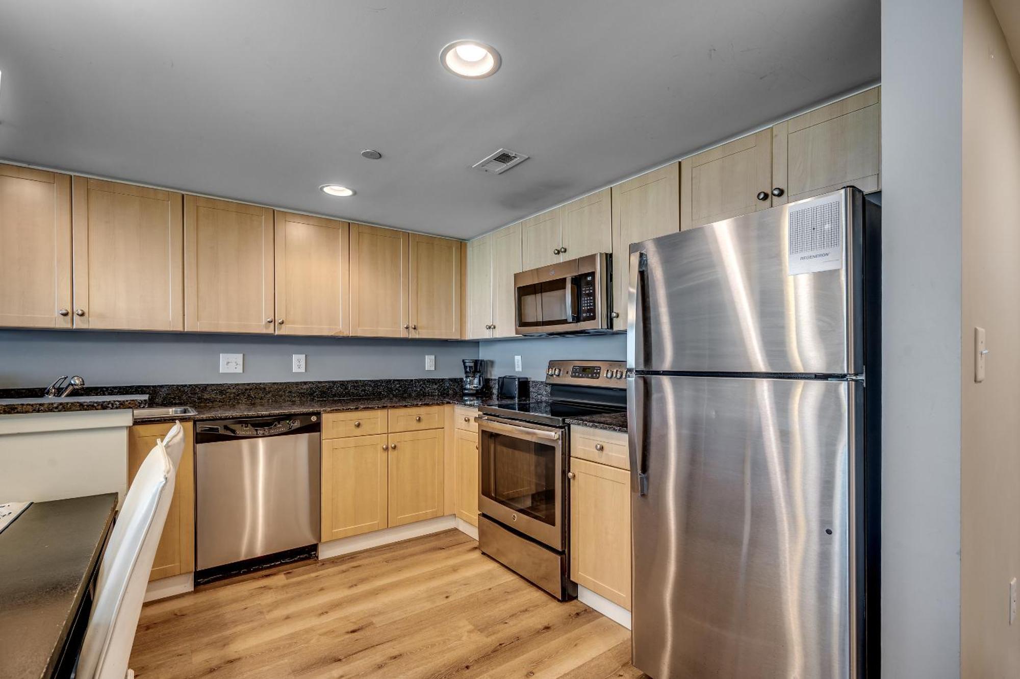 Apartment Stunning Oceanfront King On 18th Floor Centrally Located *