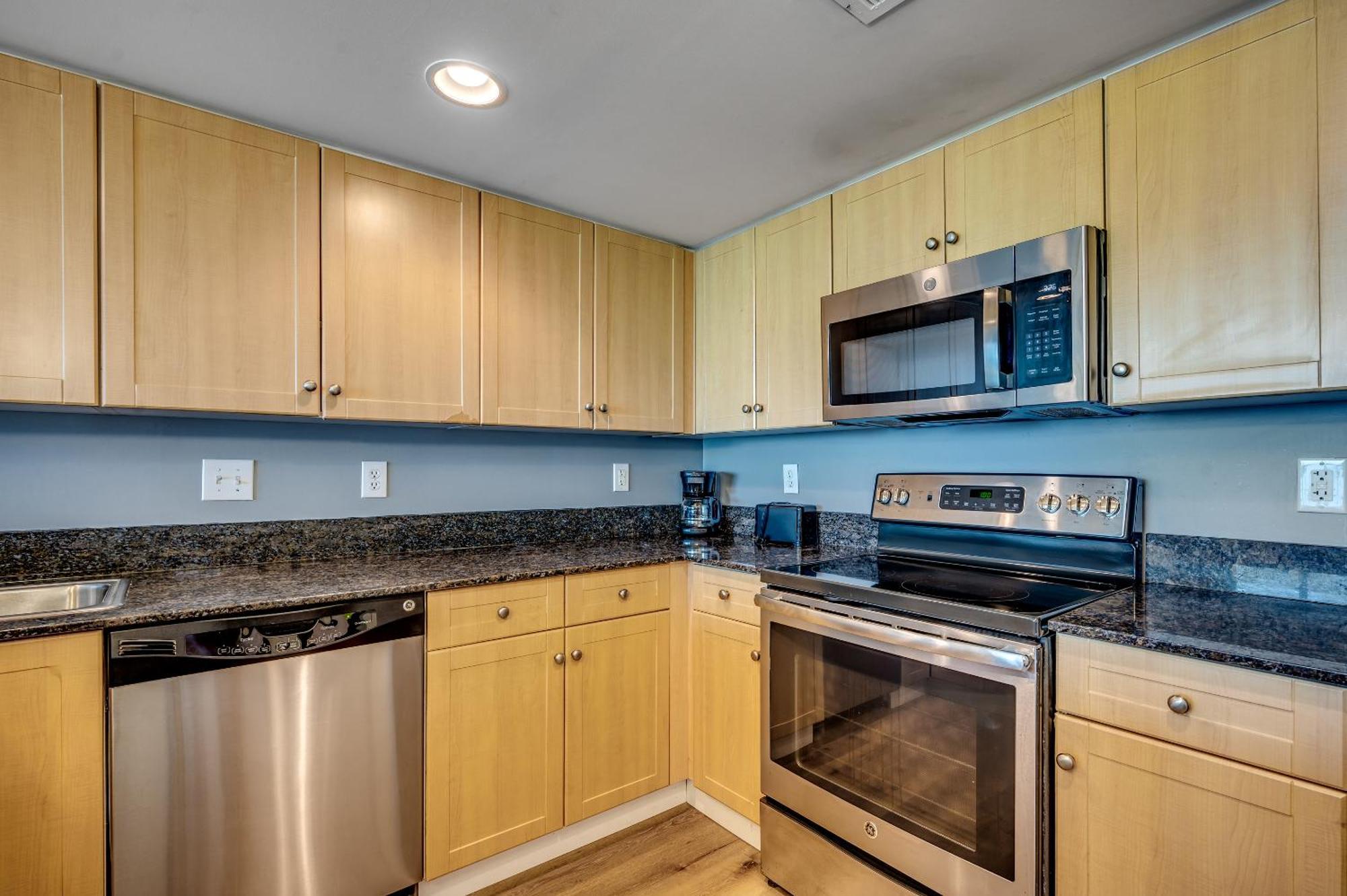 Stunning Oceanfront King On 18th Floor Centrally Located Apartment *